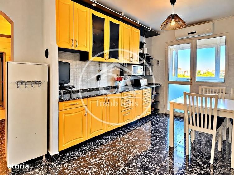 Apartament cu 4 camere decomandat în Rogerius