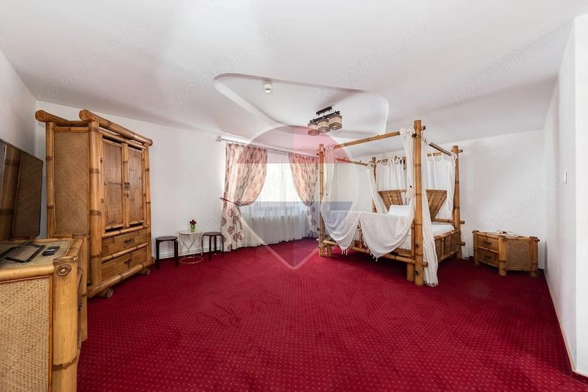 Casă cu 13 camere cu Teren 869 Mp în Central