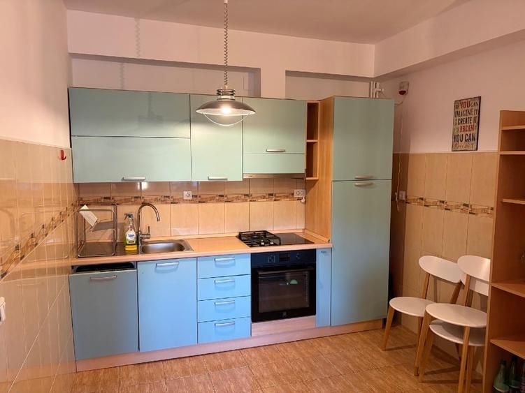 Apartament cu 3 camere decomandat, mobilat în Bucovina
