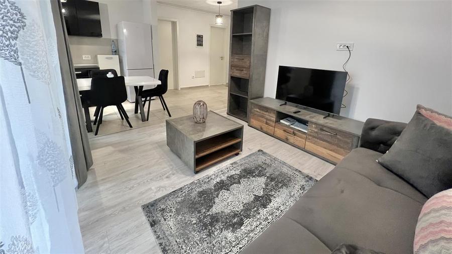 Apartament cu 2 camere decomandat în Tractorul