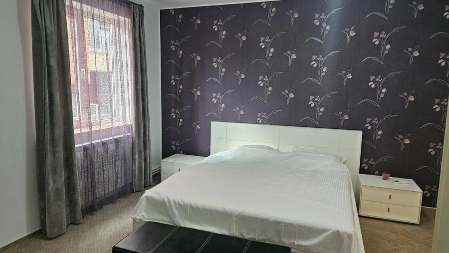 Apartament cu 3 camere decomandat în Nordului