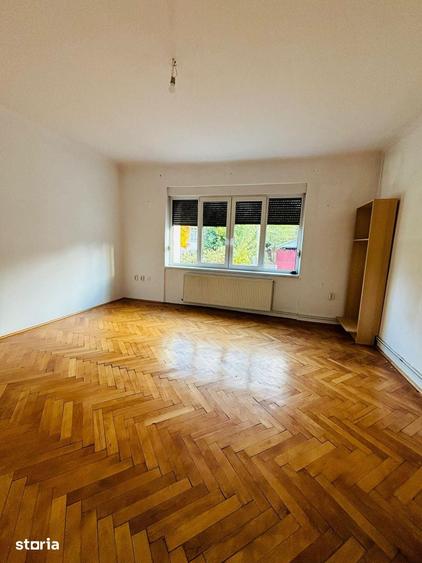 Apartament cu 3 camere în Andrei Mureșanu