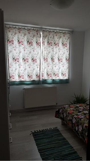 Apartament cu 3 camere decomandat în Drumul Taberei