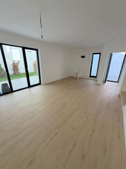 Duplex cu 4 camere cu Canalizare în Chitila