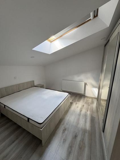 Apartament cu 3 camere decomandat în Florilor