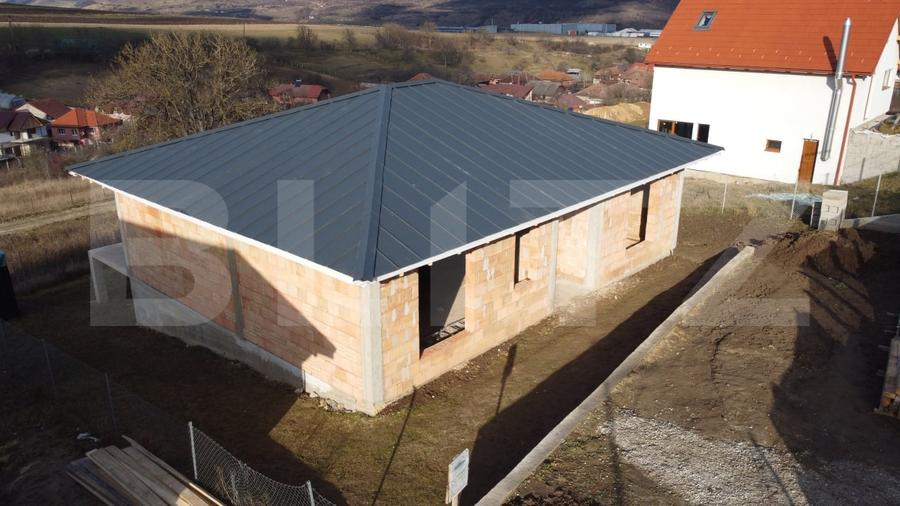 Casă individuală cu 4 camere cu Canalizare în Suceagu