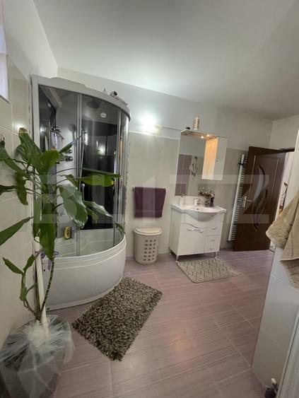 Casă individuală cu 5 camere cu Canalizare în Sud-Vest
