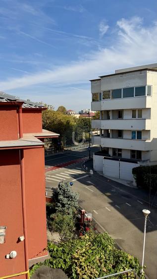 Apartament cu 3 camere decomandat, mobilat în Cotroceni