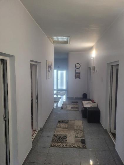 Casă individuală cu 5 camere cu Canalizare în Tuzla