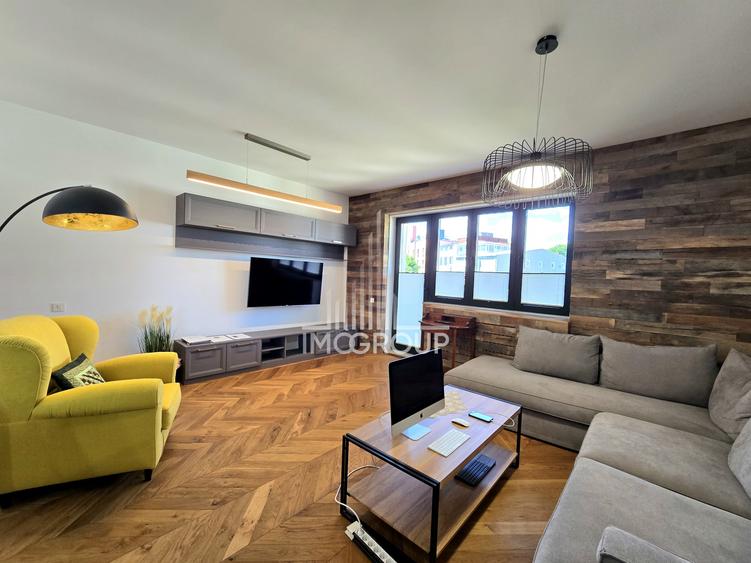 Apartament cu 4 camere semidecomandat, mobilat în Central