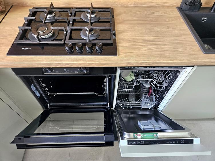 Apartament cu 2 camere decomandat, mobilat în Tractorul