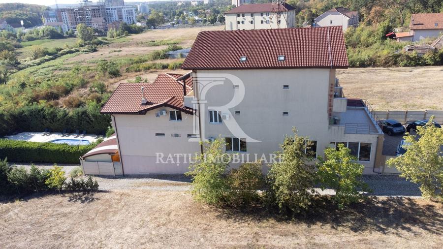 Casă individuală cu 18 camere cu Piscina în Sânmartin