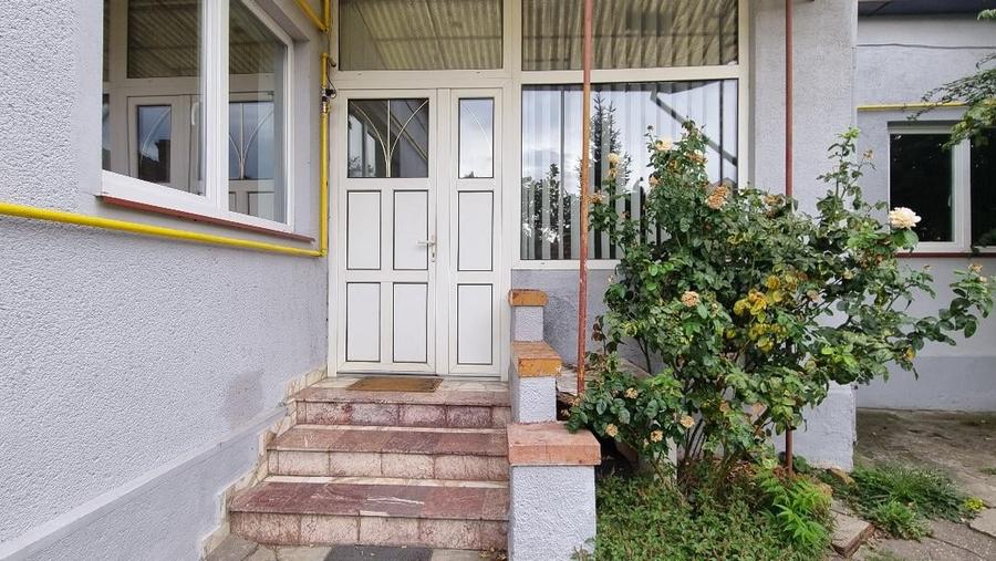 Casă individuală cu 7 camere cu Canalizare în Semicentral