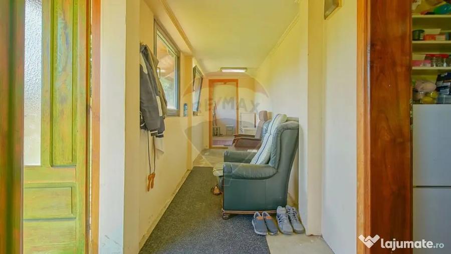 Casă cu 3 camere cu Teren 8100 Mp în Ucea