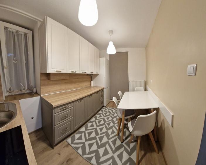 Apartament cu 2 camere decomandat în Central