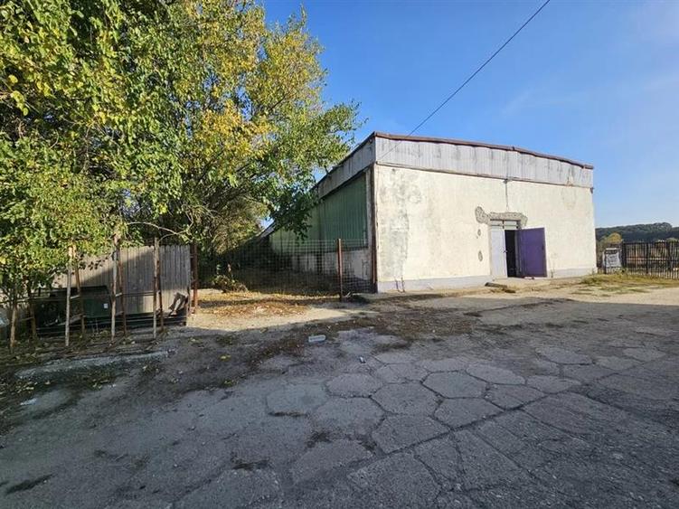 Spațiu industrial, de 1,000 mp, în Central
