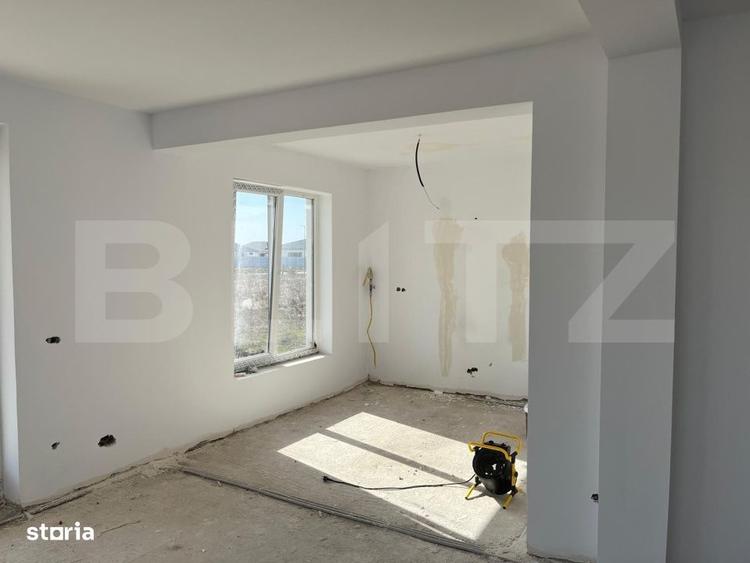 Casă cu 4 camere în Sântandrei