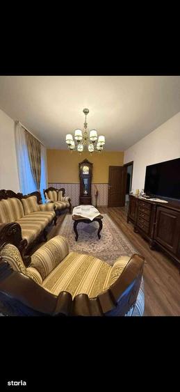 Apartament cu 3 camere decomandat în Nufărul
