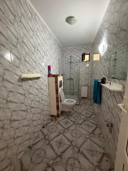 Casă individuală cu 5 camere cu Canalizare în Ferentari