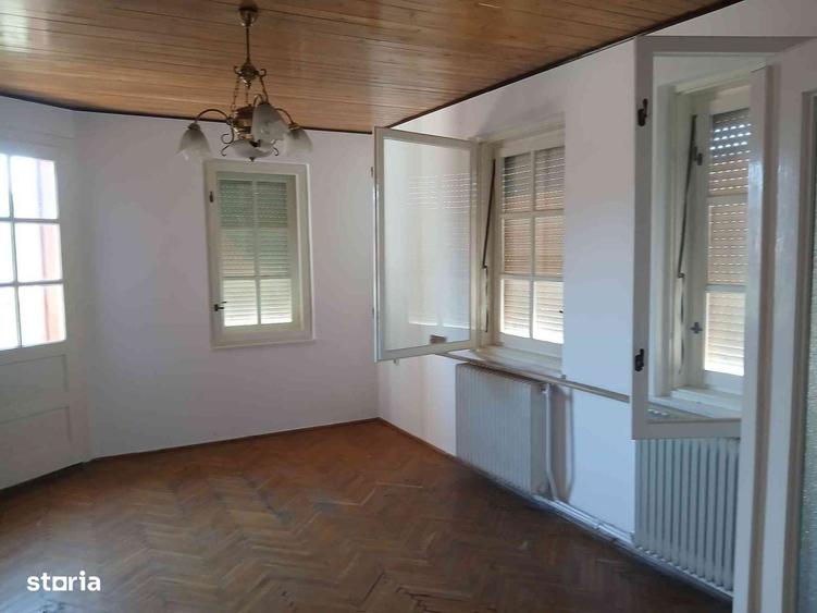 Casă cu 4 camere cu Teren 900 Mp în Solovăstru