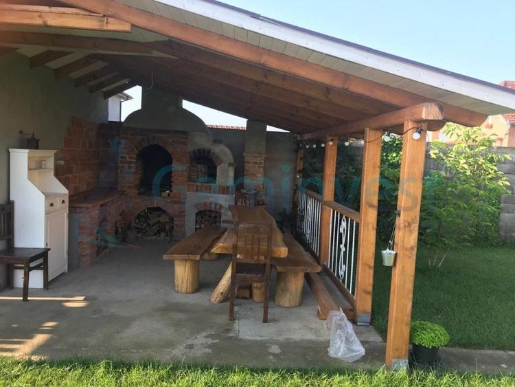 Casă individuală cu 5 camere cu Canalizare în Nufărul