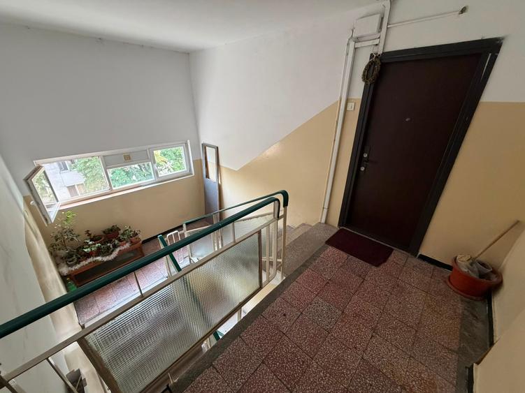 Apartament cu 2 camere decomandat în Titan