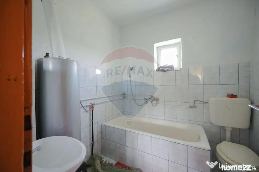 Casă cu 5 camere cu Teren 55706 Mp în Valea Târnei