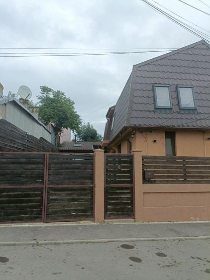 Casă cu 4 camere cu Teren 215 Mp în Central