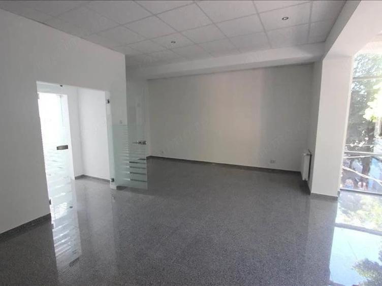 Spațiu comercial, de 100 mp, în Ultracentral