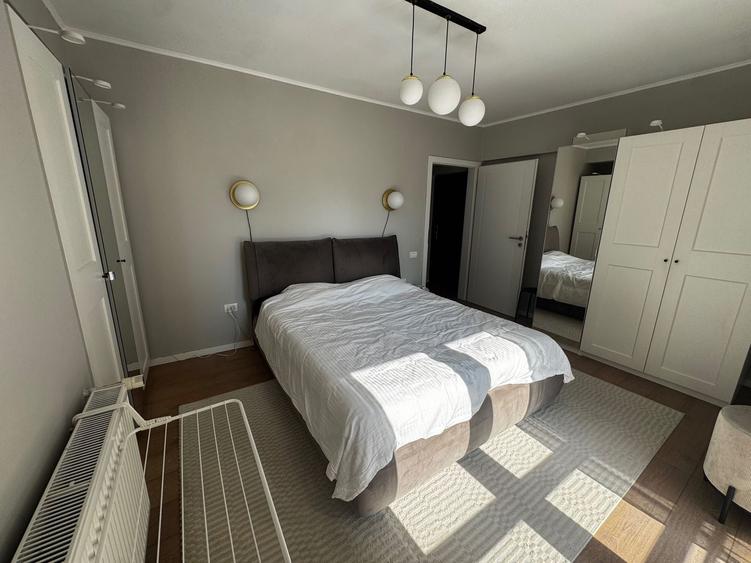 Apartament cu 3 camere semidecomandat în P-ța Amzei