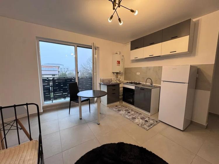 Apartament cu 2 camere semidecomandat, mobilat în Apărătorii Patriei