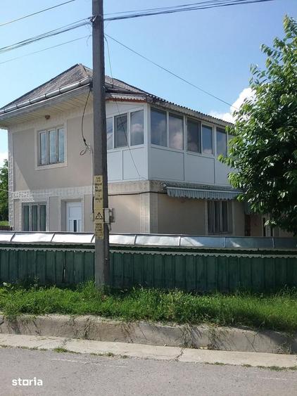 Casă cu 2 camere cu Teren 200 Mp în Central