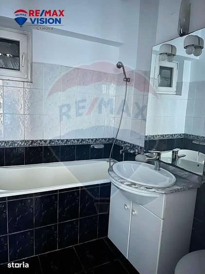 Apartament cu 4 camere decomandat, mobilat în Bordei