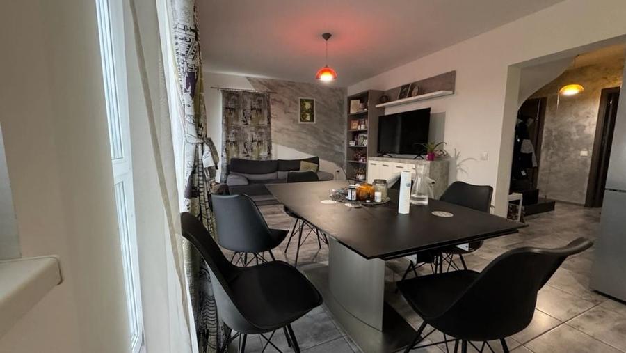 Apartament cu 4 camere decomandat în Ludoș