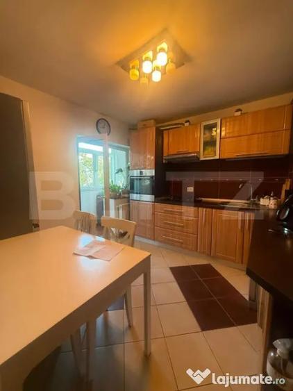 Apartament cu 3 camere decomandat în Micro 5