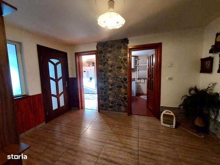 Casă cu 4 camere în Central