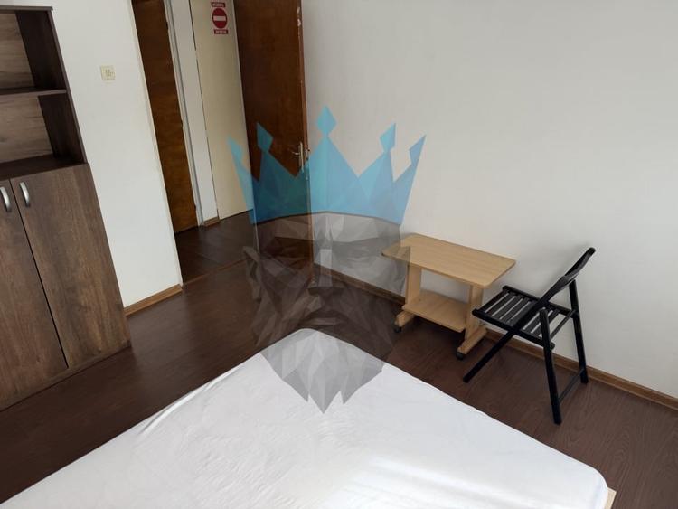 Apartament cu 3 camere decomandat, mobilat în Vitan