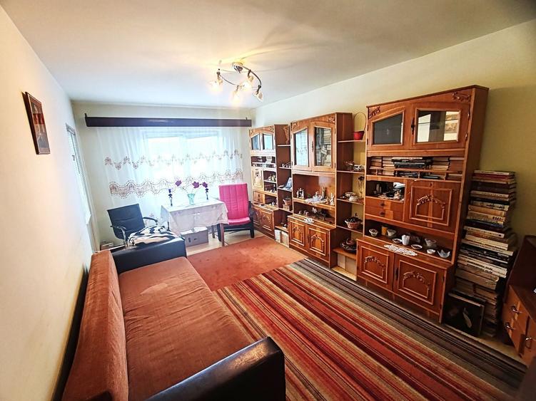 Apartament cu 3 camere decomandat, mobilat în Central