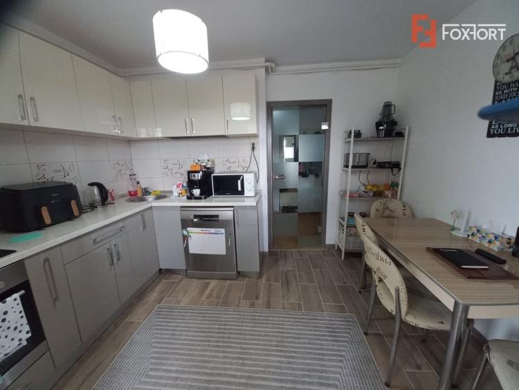 Apartament cu 3 camere decomandat, mobilat în Lipovei