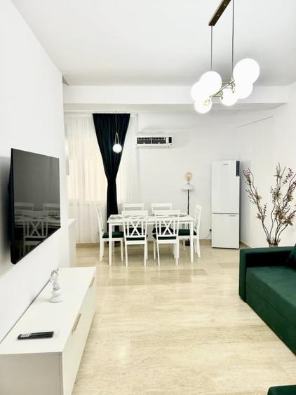 Apartament cu 3 camere semidecomandat în Central