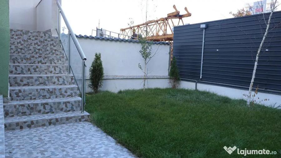 Apartament cu 3 camere semidecomandat în Central