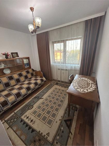 Apartament cu 3 camere decomandat în Crihala