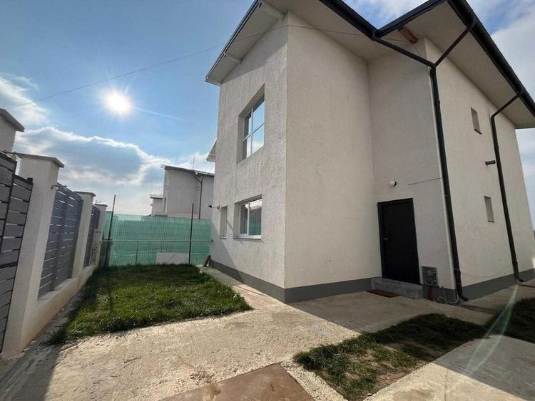 Casă individuală cu 4 camere cu Canalizare în Domnești