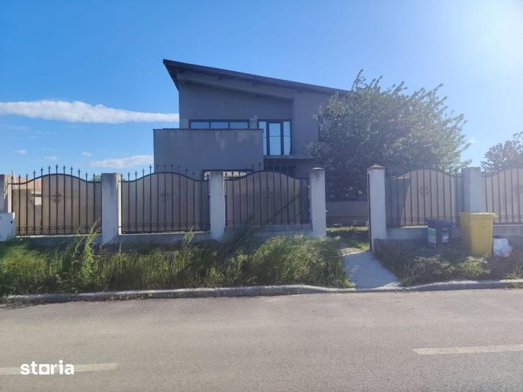 Casă cu 5 camere cu Teren 570 Mp în Ghercești