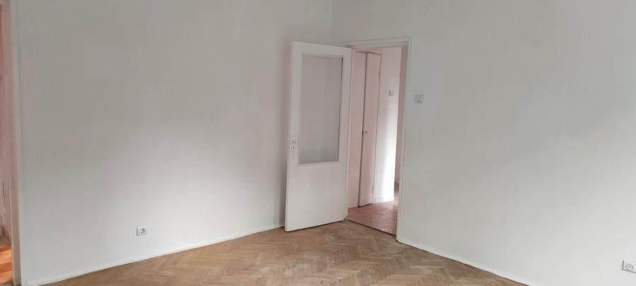 Apartament cu 3 camere semidecomandat în Nord
