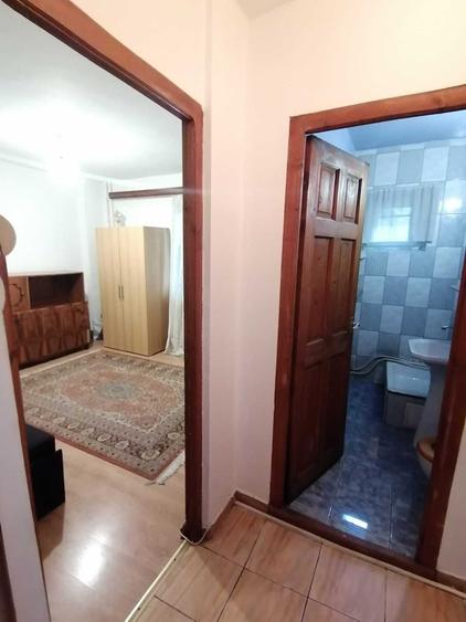 Inchiriez o camera cu baie proprie - 6