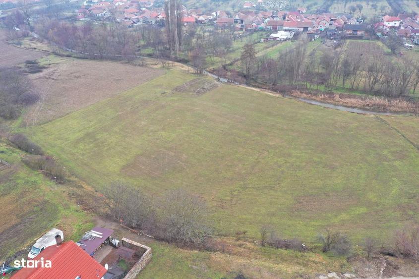 Teren de 2500 mp, în Vințu de Jos