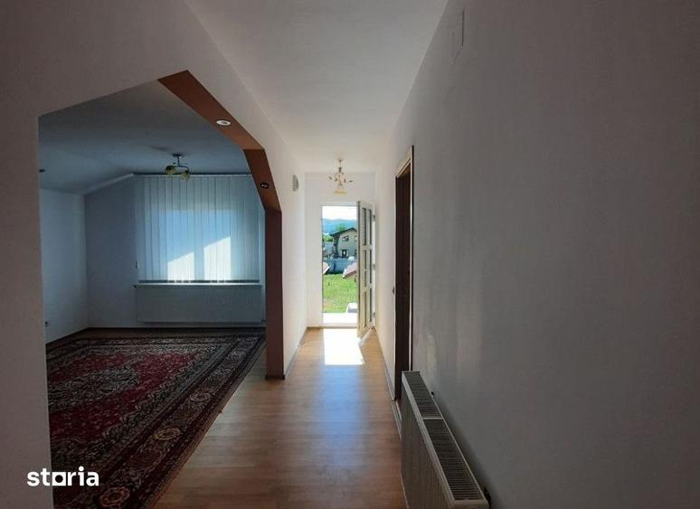Casă cu 5 camere cu Teren 762 Mp în Dacia