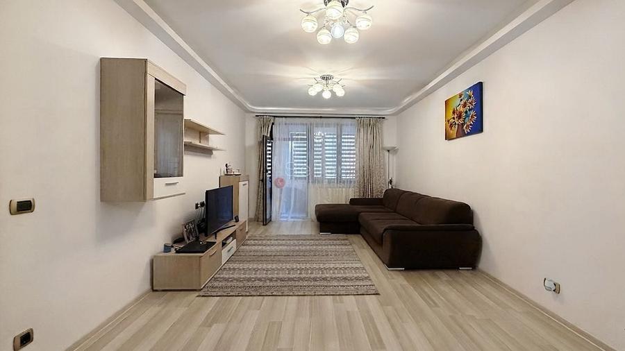 Apartament cu 3 camere decomandat, mobilat în Tractorul