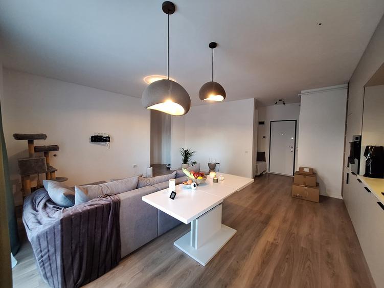 Apartament cu 2 camere semidecomandat, mobilat în Florești